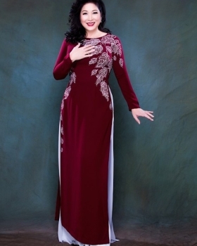 Áo dài cho mẹ cô dâu sang trọng, quý phái