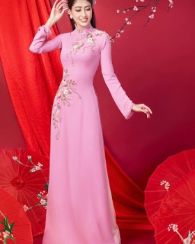 Áo dài thêu hoa văn